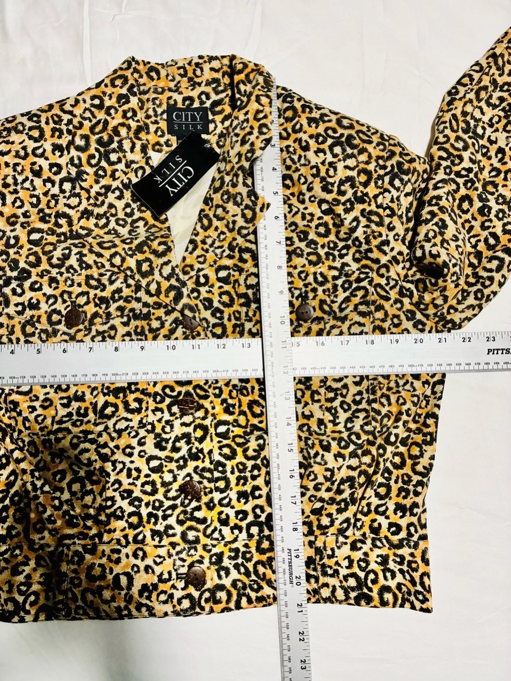 VTG City Silk Leopard 💯 Silk Cropped Lined Jacket w/ Shoulder Pads Button Down